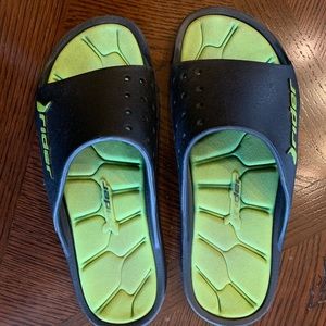 Rider slip on shoes size 5